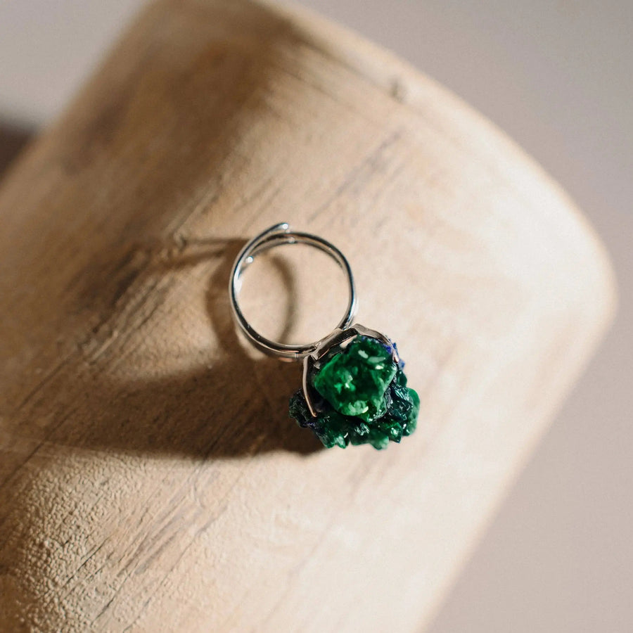 raw malachite statement ring green stone
natural malachite gemstone ring gold band