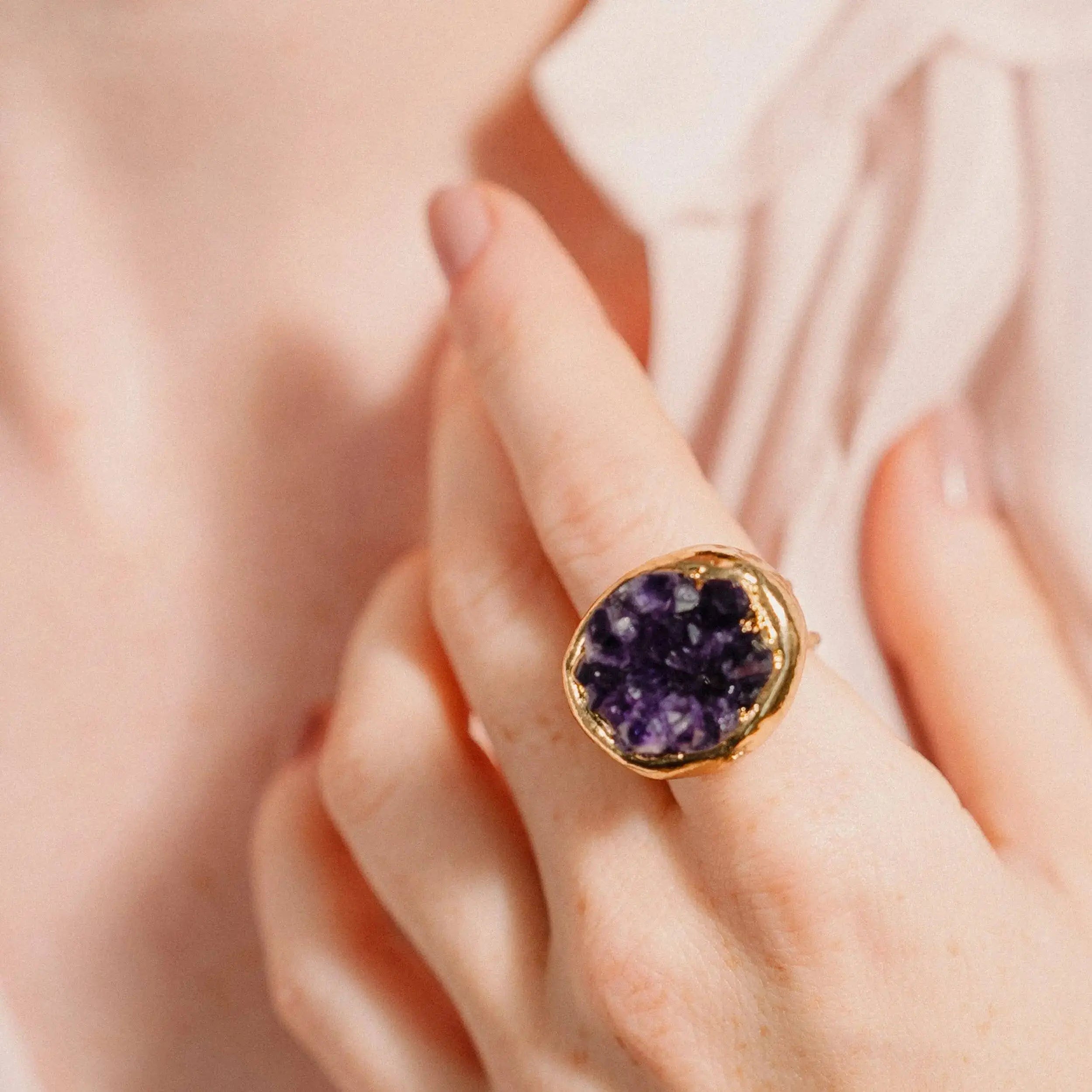 The Geode Ritual Signet Raw Amethyst PHOEBE´S