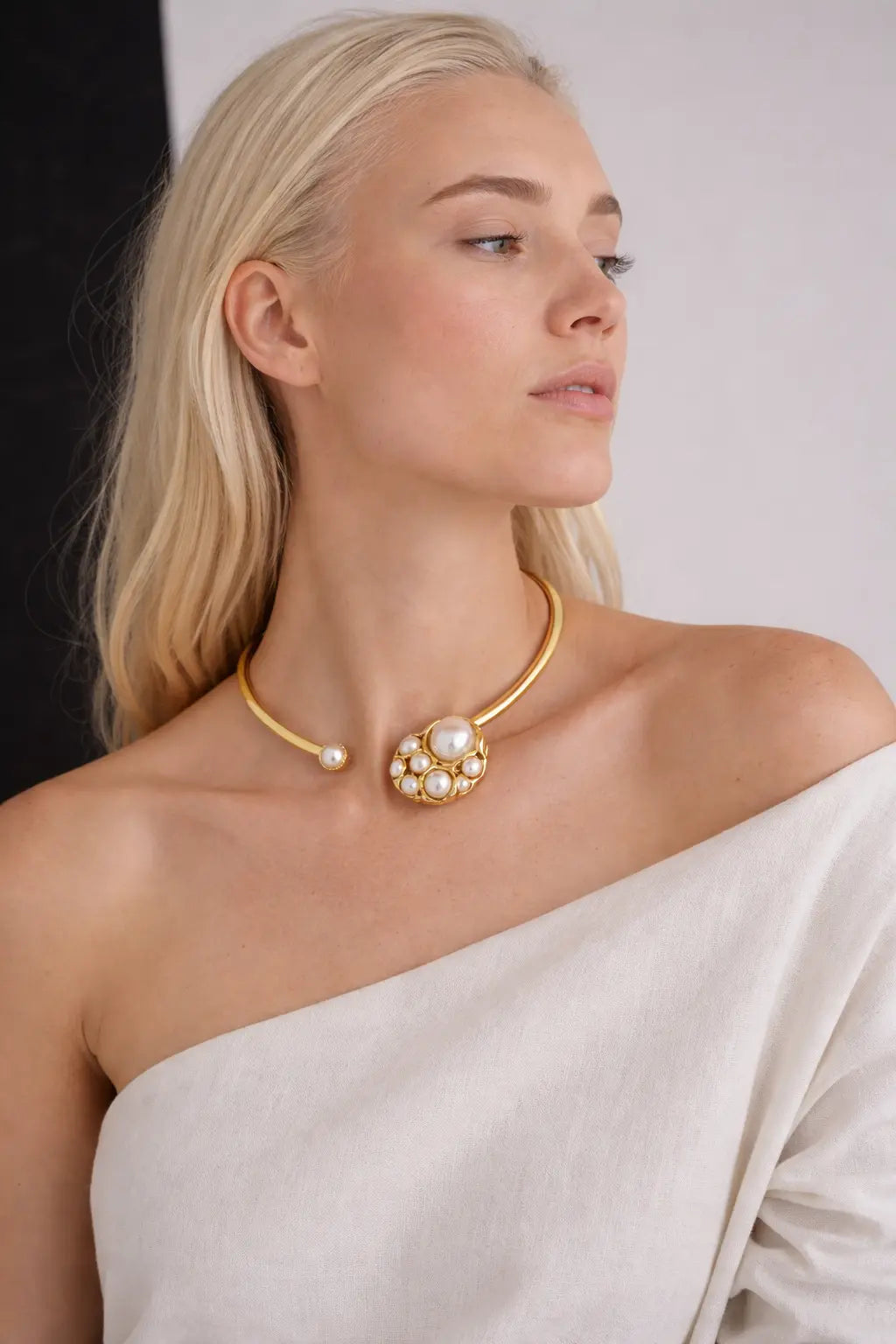 sculpted pearl collar necklace gold choker