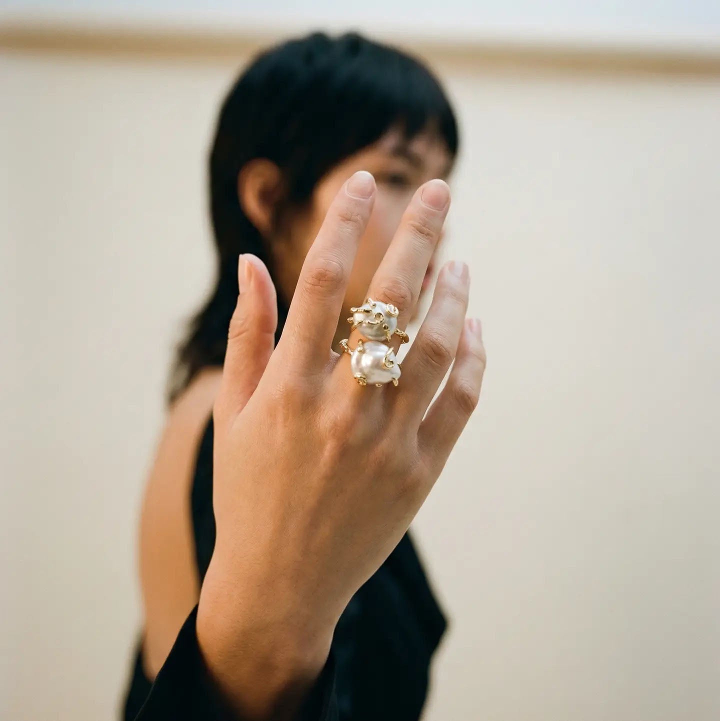 natural baroque pearl ring jewelry
gold baroque pearl ring
vault no9 pearl ring