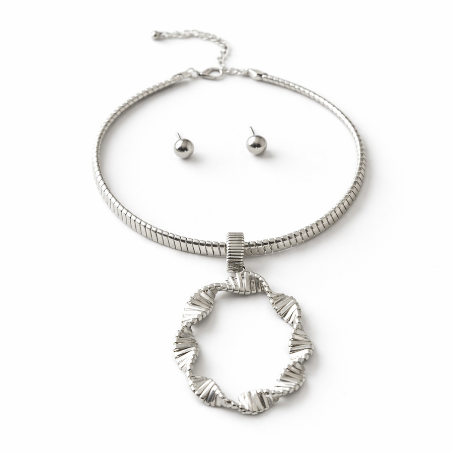 Silver ribbed link choker necklace with twisted oval pendant
Rhodium plated silver statement choker necklace