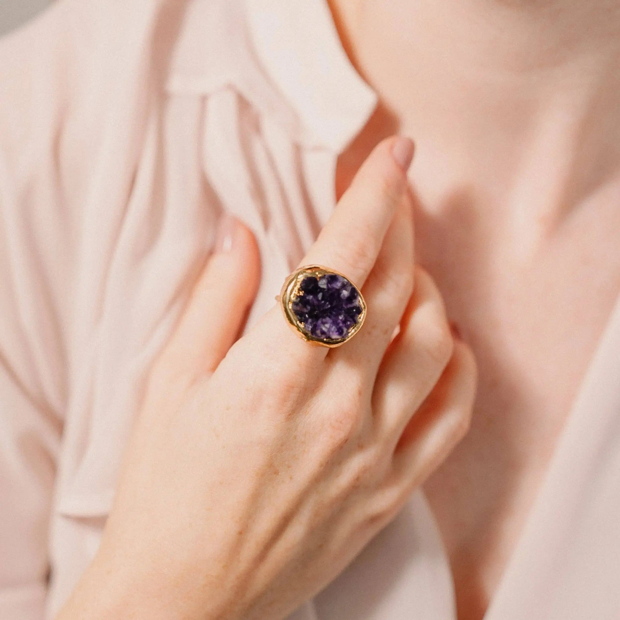 The Geode Ritual Signet Raw Amethyst PHOEBE´S