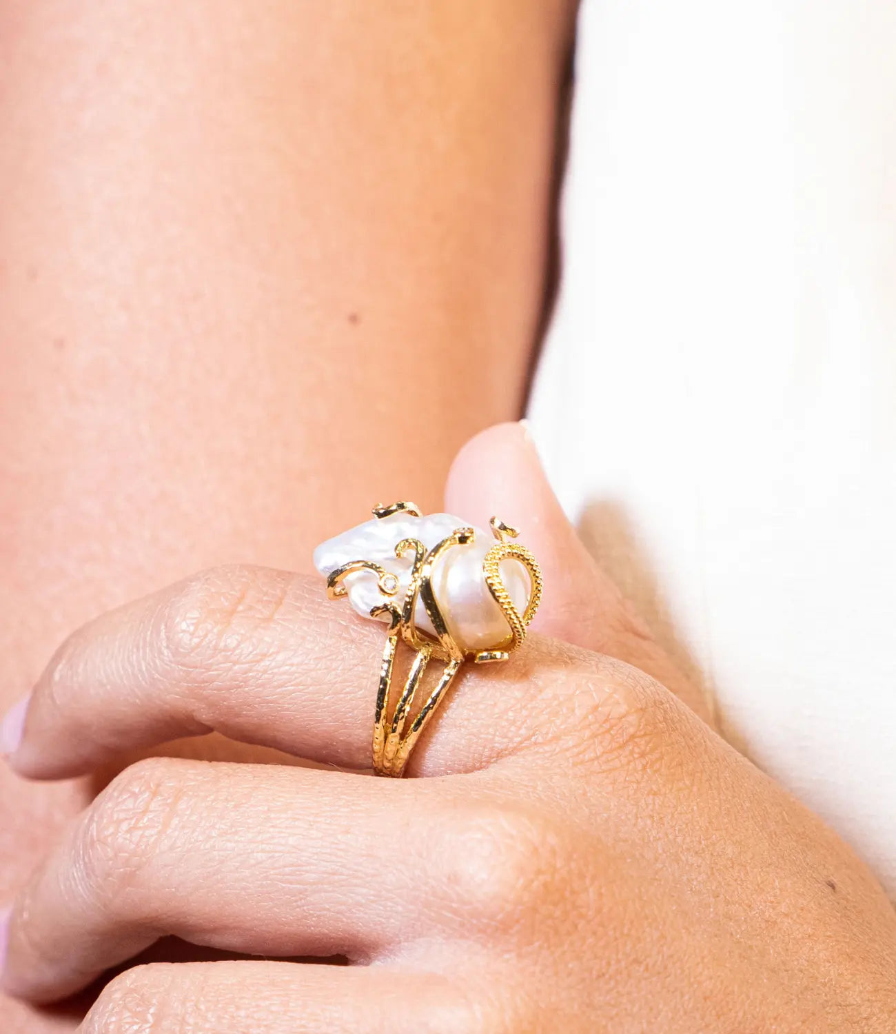 The Organic Pearl Ring – Natural Baroque in 18K Gold Vault 9
